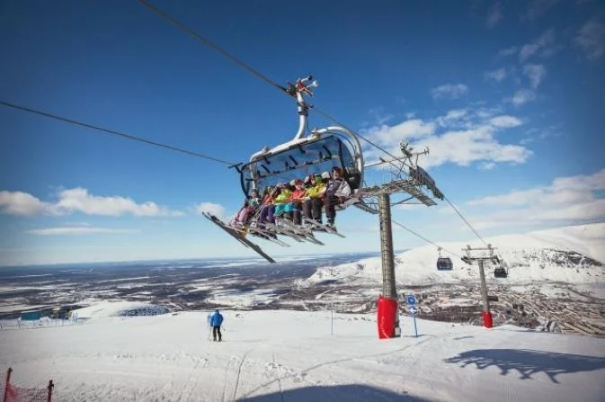 BigWood panoramic cable car over frozen alpine slopes